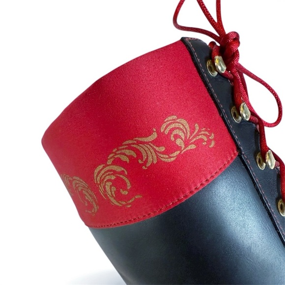 NWOT Timberland Black Leather Red Satin Gold Detail Lace Up Boots Size 6 - Picture 6 of 12